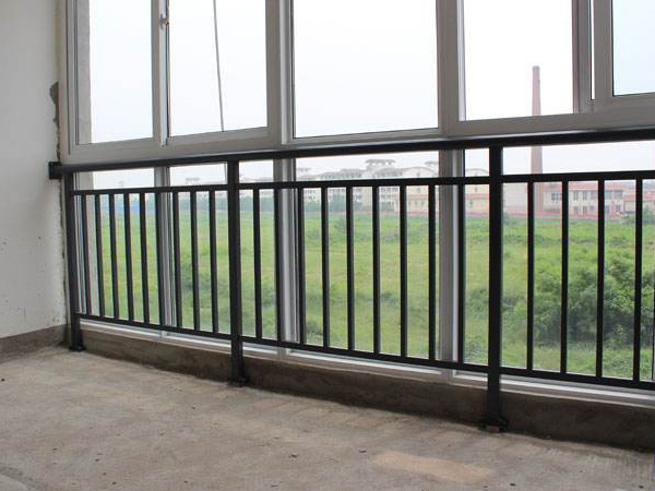 陽臺(tái)窗戶護(hù)欄