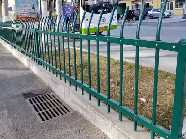 鋅鋼草坪護(hù)欄圖片5
