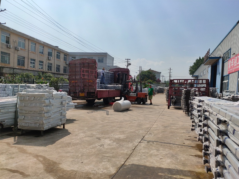 金用護欄2020年7月20日鋅鋼陽臺欄桿裝車發貨！