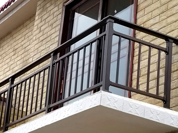 別墅陽臺鋅鋼欄桿圖片