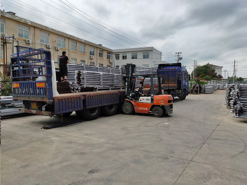 金用護欄2020年7月23日鋁合金百葉窗裝車發貨！