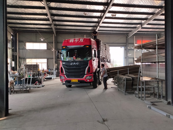 金用護(hù)欄2020年8月5日鋅鋼陽臺(tái)護(hù)欄裝車發(fā)貨! 金用護(hù)欄2020年8月5日鋅鋼陽臺(tái)護(hù)欄裝車發(fā)貨!