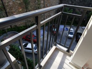 陽(yáng)臺(tái)護(hù)欄特點(diǎn)