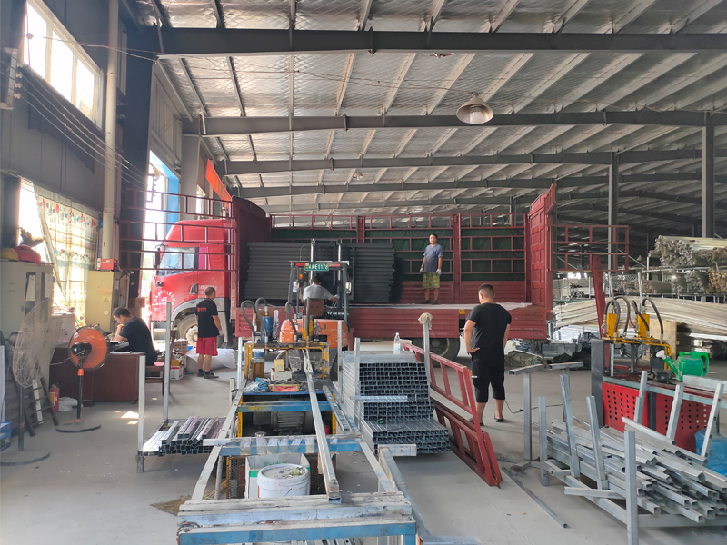 金用護欄2020年8月18日鋅鋼窗戶護欄裝車發貨！