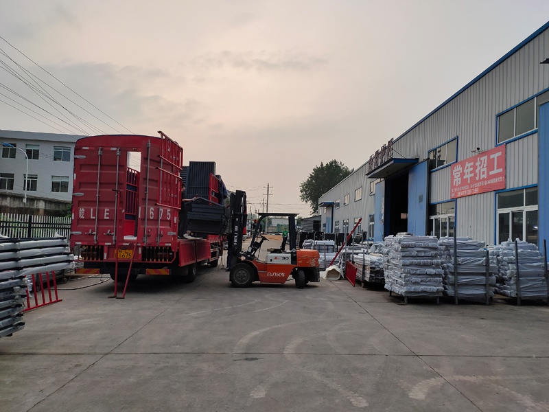 金用護(hù)欄2020年8月21日鋁合金百葉窗裝車發(fā)貨! 金用護(hù)欄2020年8月21日鋁合金百葉窗裝車發(fā)貨!