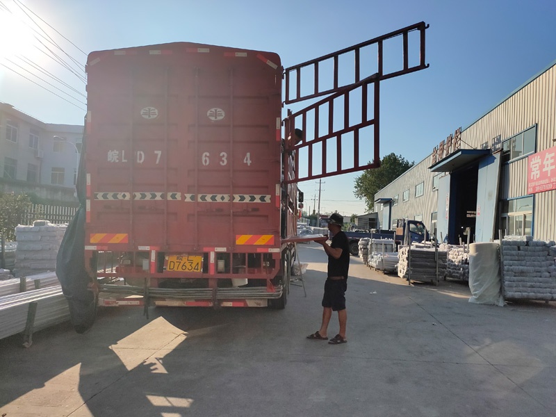 金用護欄2020年8月27日鋅鋼圍墻護欄發貨！