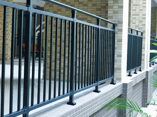 陽臺(tái)護(hù)欄選購(gòu)指南