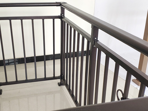 噴塑陽臺護欄與噴漆陽臺護欄相比有什么優勢？