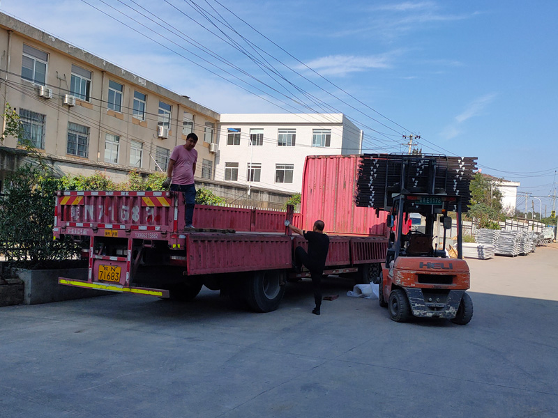 金用護(hù)欄2020年9月27日鋅鋼百葉窗發(fā)貨！