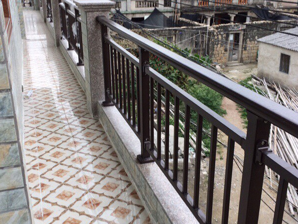 鋅鋼陽臺護(hù)欄特點(diǎn) 鋅鋼陽臺護(hù)欄特點(diǎn)