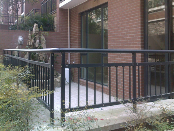 采購鋅鋼陽臺護(hù)欄,這些采購渠道一定要知道! 采購鋅鋼陽臺護(hù)欄,這些采購渠道一定要知道!