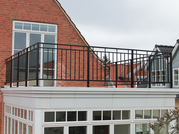 陽(yáng)臺(tái)護(hù)欄價(jià)格多少錢(qián)一米? 陽(yáng)臺(tái)護(hù)欄價(jià)格多少錢(qián)一米?