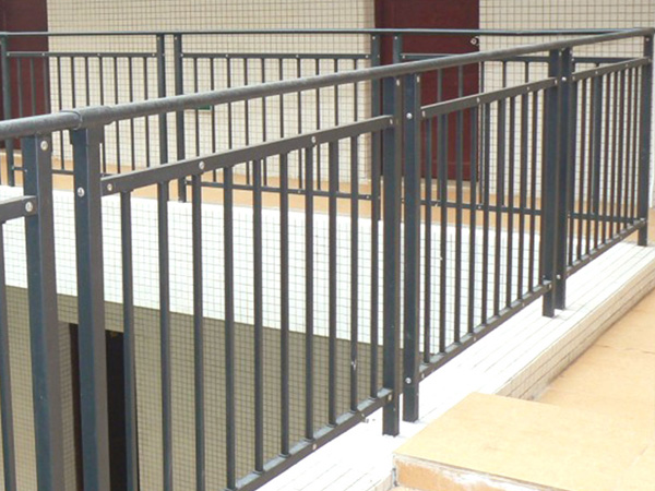 鋅鋼護欄一般多少錢？