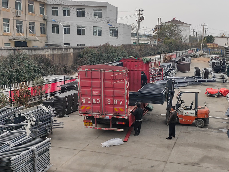 金用護欄2020年12月14日鋁合金百葉窗發貨！