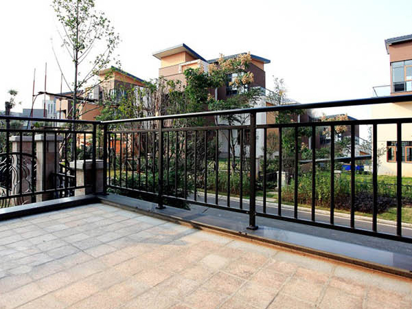 陽臺護欄什么材質做的最耐用？