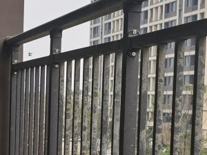 陽臺護欄定制多少錢一米？