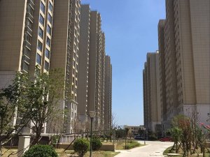 淮北桓湖花園小區(qū)鋅鋼陽臺護欄、鋅鋼百葉窗定制