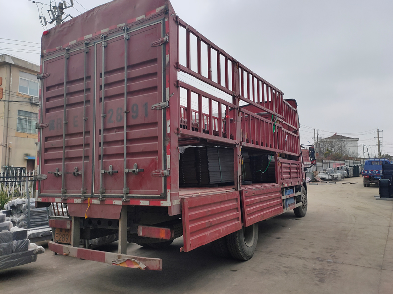 金用護欄2021年3月12日鋁合金百葉窗發貨！