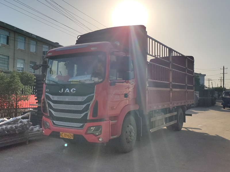 金用護(hù)欄2021年6月7日鋅鋼百葉窗發(fā)貨！