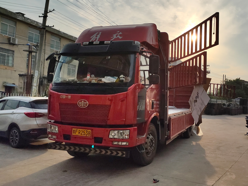 金用護欄2021年6月8日鋅鋼百葉窗發貨！