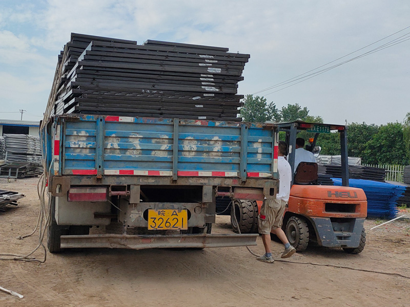 金用護欄2021年7月13日鋅鋼百葉窗發(fā)貨！