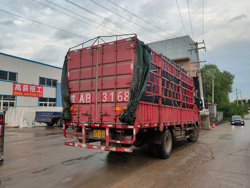 金用護欄2021年8月20日鋅鋼百葉窗發貨! 金用護欄2021年8月20日鋅鋼百葉窗發貨!