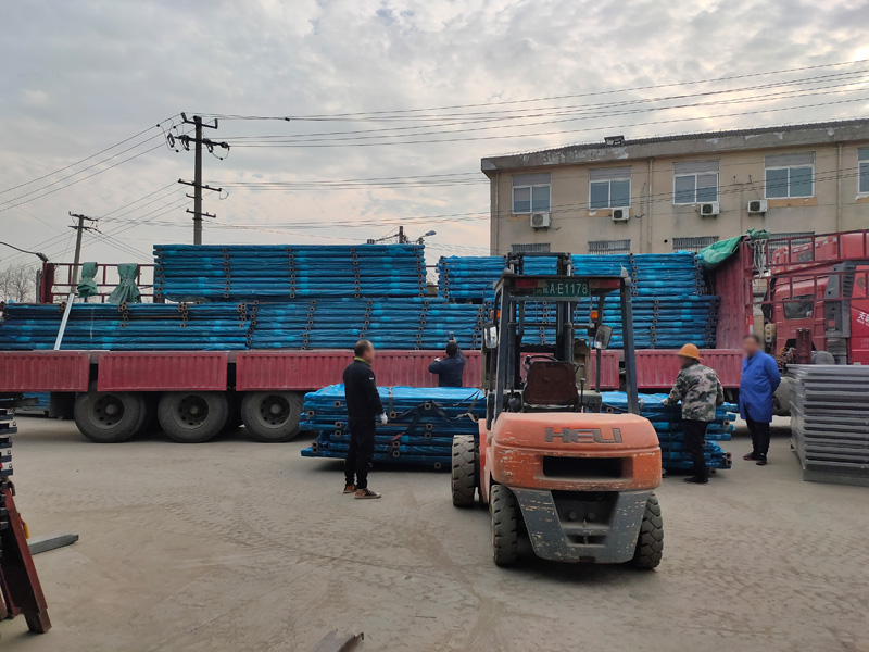 金用護欄2021年12月21日鋅鋼陽臺護欄裝車發貨! 金用護欄2021年12月21日鋅鋼陽臺護欄裝車發貨!