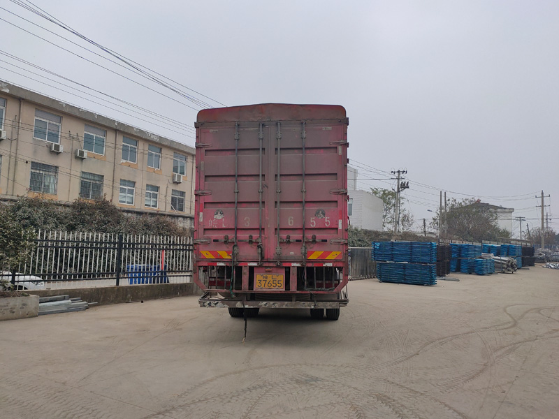 金用護(hù)欄2021年12月24日鋅鋼百葉窗裝車發(fā)貨！