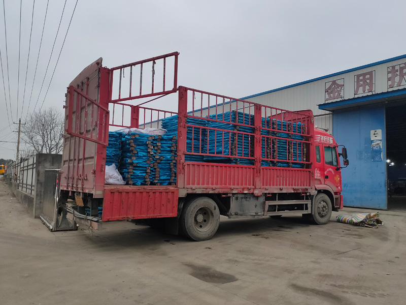 金用護(hù)欄2022年1月5日鋅鋼陽(yáng)臺(tái)欄桿裝車發(fā)貨! 金用護(hù)欄2022年1月5日鋅鋼陽(yáng)臺(tái)欄桿裝車發(fā)貨!