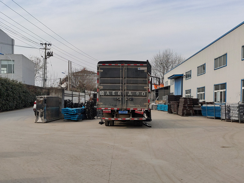 金用護欄2022年1月12日鋅鋼空調(diào)欄桿裝車發(fā)貨! 金用護欄2022年1月12日鋅鋼空調(diào)欄桿裝車發(fā)貨!