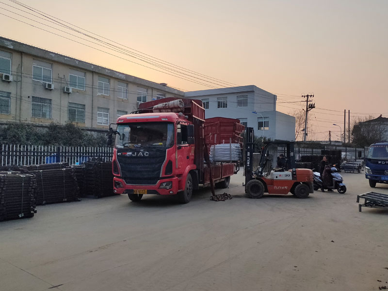 金用護欄2022年2月26日組裝式鋅鋼欄桿裝車發貨！