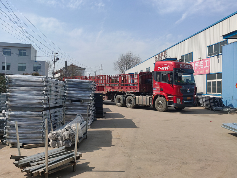 金用護欄2022年3月11日鋅鋼百葉窗裝車發貨！