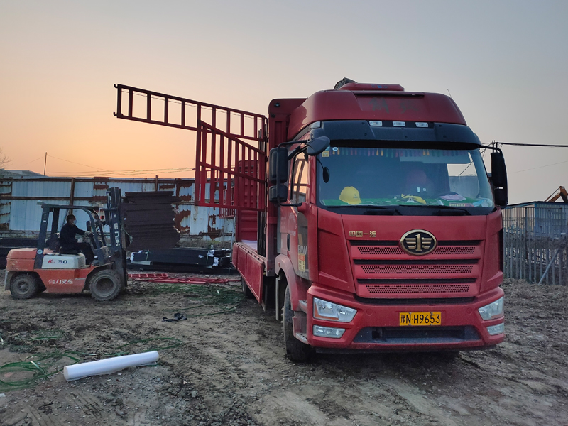 金用護欄2022年3月30日鋅鋼百葉窗裝車發貨! 金用護欄2022年3月30日鋅鋼百葉窗裝車發貨!