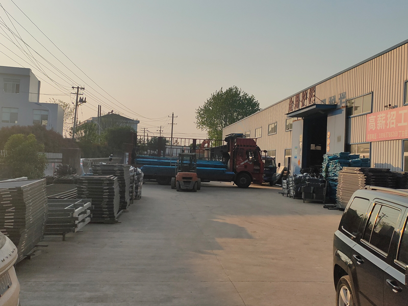 金用護(hù)欄2022年4月11日鋅鋼組裝欄桿裝車發(fā)貨! 金用護(hù)欄2022年4月11日鋅鋼組裝欄桿裝車發(fā)貨!