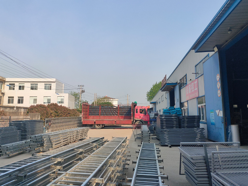 金用護欄2022年4月12日鋅鋼百葉窗裝車發(fā)貨! 金用護欄2022年4月12日鋅鋼百葉窗裝車發(fā)貨!