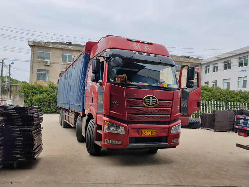 金用護欄2022年5月19日鋅鋼飄窗欄桿裝車發貨! 金用護欄2022年5月19日鋅鋼飄窗欄桿裝車發貨!