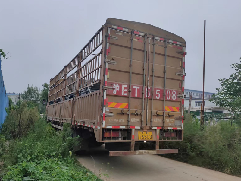 金用護(hù)欄2022年8月30日鋅鋼陽臺(tái)護(hù)欄裝車發(fā)貨！