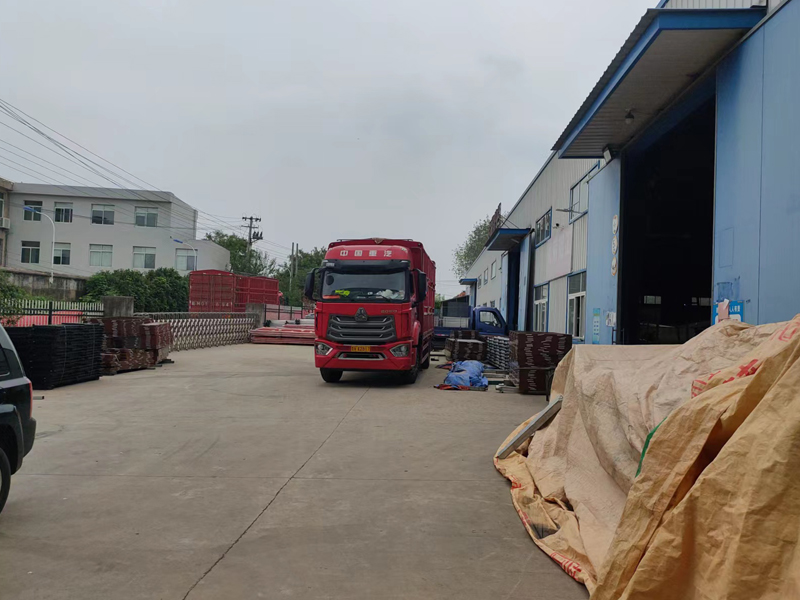 金用護(hù)欄2022年9月3日鋅鋼百葉窗裝車發(fā)貨! 金用護(hù)欄2022年9月3日鋅鋼百葉窗裝車發(fā)貨!