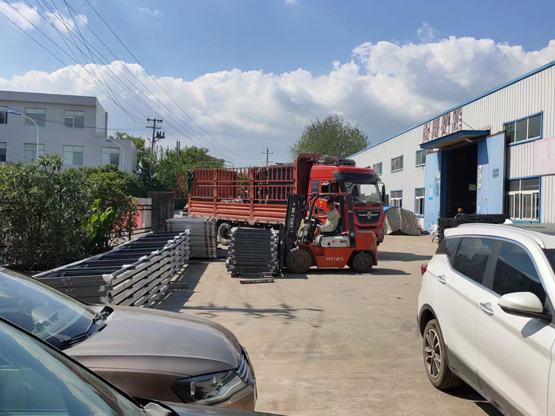 金用護欄2022年9月6日鋅鋼護欄裝車發貨! 金用護欄2022年9月6日鋅鋼護欄裝車發貨!