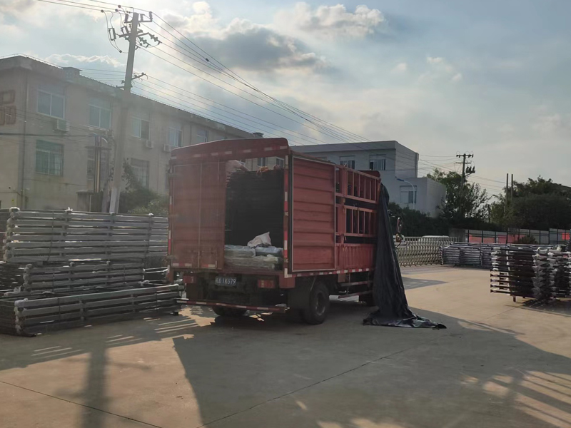 金用護欄2022年9月16日鋅鋼圍墻護欄裝車發貨! 金用護欄2022年9月16日鋅鋼圍墻護欄裝車發貨!