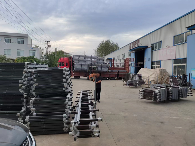 金用護欄2022年9月23日鋅鋼玻璃欄桿裝車發貨! 金用護欄2022年9月23日鋅鋼玻璃欄桿裝車發貨!