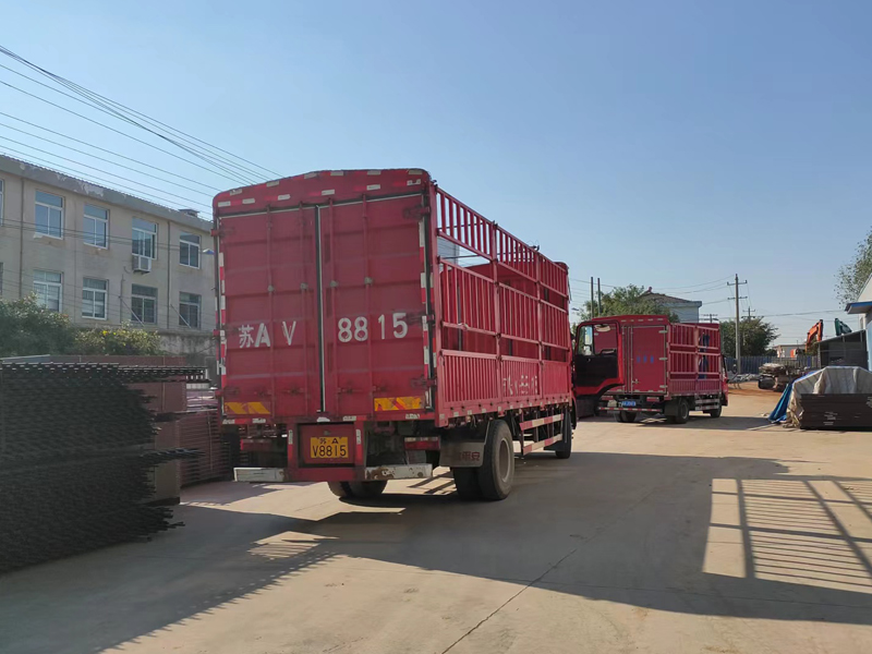 金用護(hù)欄2022年10月13日鋅鋼圍墻護(hù)欄裝車發(fā)貨！