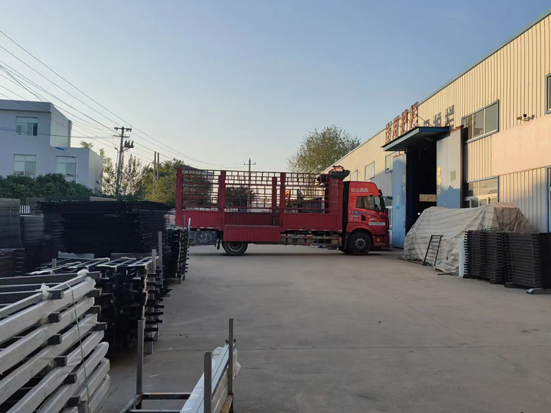 金用護欄2022年10月17日鋅鋼飄窗欄桿裝車發(fā)貨! 金用護欄2022年10月17日鋅鋼飄窗欄桿裝車發(fā)貨!