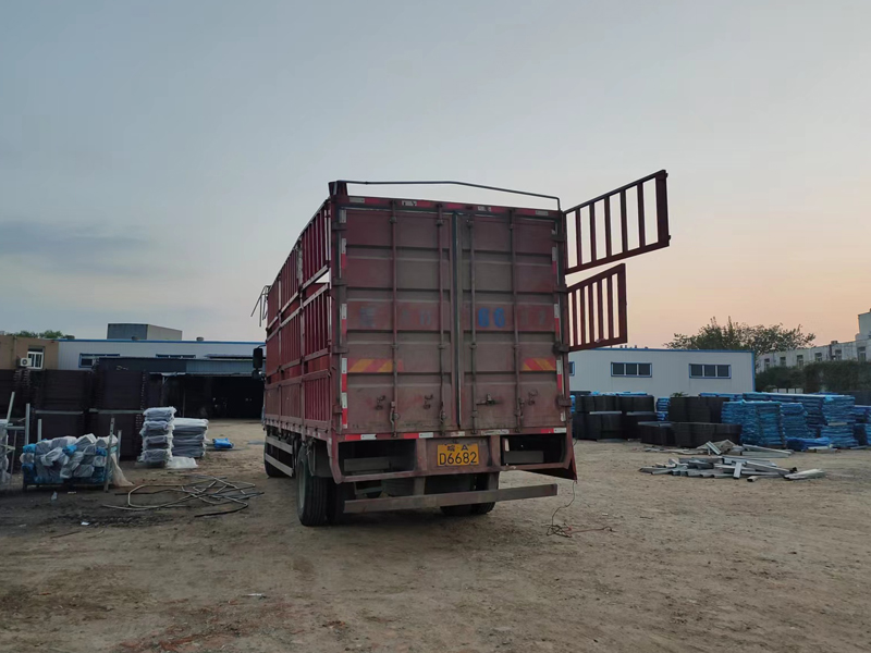 金用護欄2022年10月20日鋅鋼飄窗欄桿裝車發貨！