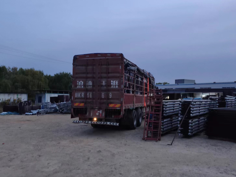 金用護(hù)欄2022年10月29日鋅鋼連廊欄桿裝車發(fā)貨! 金用護(hù)欄2022年10月29日鋅鋼連廊欄桿裝車發(fā)貨!