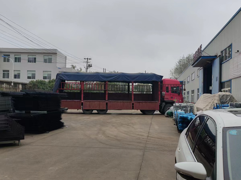 金用護(hù)欄2022年10月31日鋅鋼圍墻護(hù)欄裝車發(fā)貨! 金用護(hù)欄2022年10月31日鋅鋼圍墻護(hù)欄裝車發(fā)貨!
