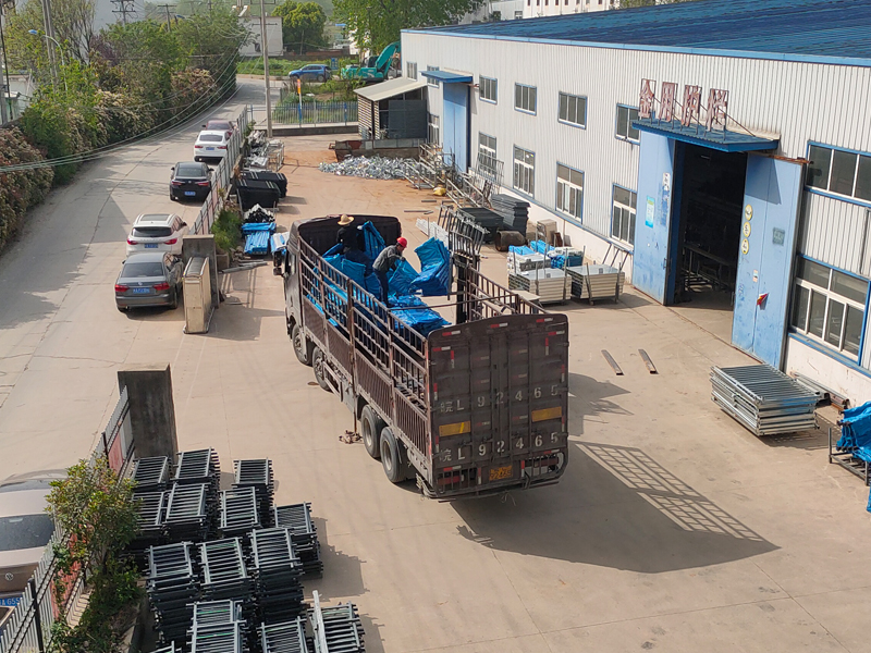 金用護欄2023年4月15日鋅鋼護窗欄桿裝車發貨！