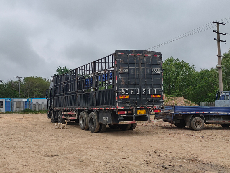 金用護欄2023年4月21日鋅鋼陽臺護欄裝車發貨! 金用護欄2023年4月21日鋅鋼陽臺護欄裝車發貨!