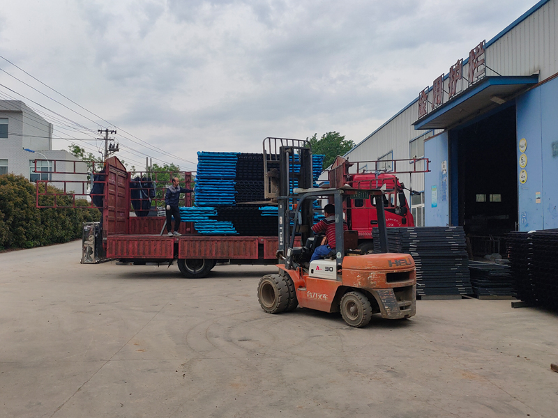 金用護欄2023年4月27日鋅鋼圍墻護欄裝車發貨！