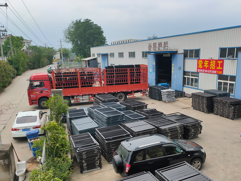 金用護欄2023年5月4日鋅鋼圍墻護欄裝車發貨! 金用護欄2023年5月4日鋅鋼圍墻護欄裝車發貨!